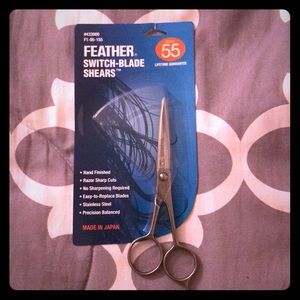 Feather switch blade shears